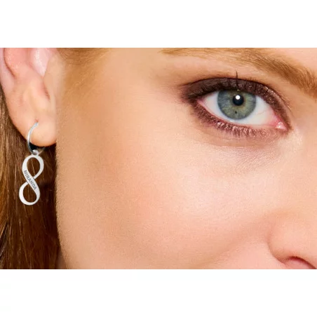 Infinity oorbellen met naam | Zilveren naamoorbellen